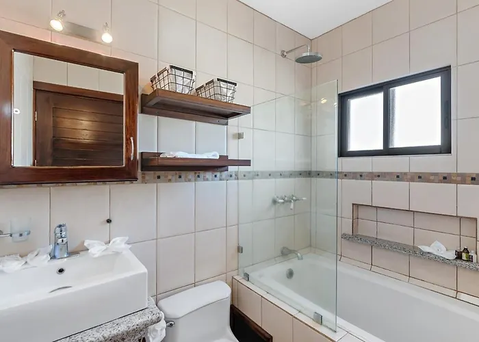 Fabulous 2-story With Big Pool - Short Drive To Beaches Сasa de vacaciones *