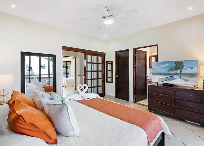 Fabulous 2-story With Big Pool - Short Drive To Beaches Сasa de vacaciones Garita