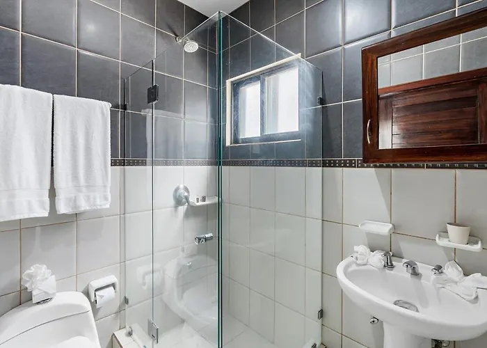 Сasa de vacaciones Fabulous 2-story With Big Pool - Short Drive To Beaches