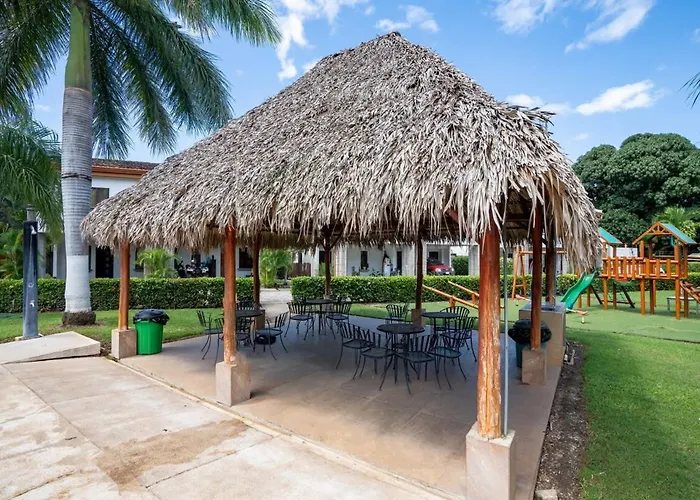Fabulous 2-story With Big Pool - Short Drive To Beaches Сasa de vacaciones Garita