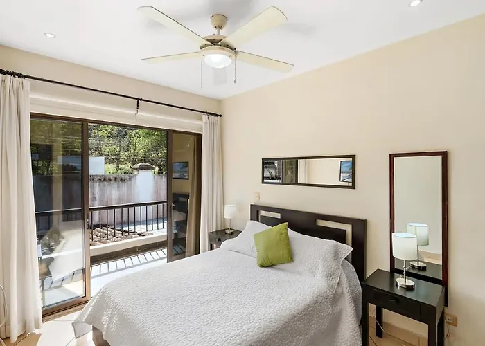 Сasa de vacaciones Fabulous 2-story With Big Pool - Short Drive To Beaches *