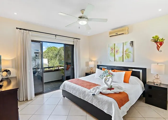 Сasa de vacaciones Fabulous 2-story With Big Pool - Short Drive To Beaches