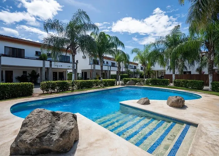 Fabulous 2-story With Big Pool - Short Drive To Beaches Сasa de vacaciones *